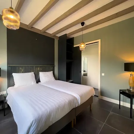 Hotell Ferienhaus Den Burg *